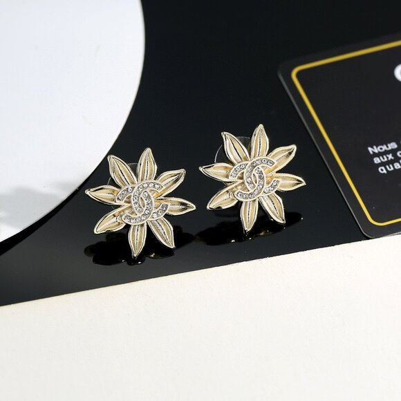 Chanel earrings - Picture 4 of 5